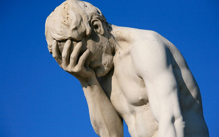 Paris_Tuileries_Garden_Facepalm_statue.j